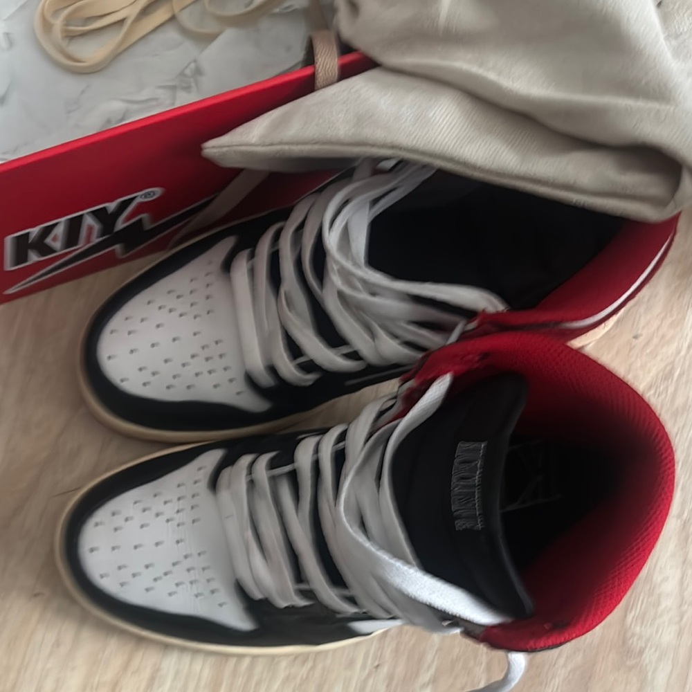 Black and White Athletic Sneakers with Sporty Design